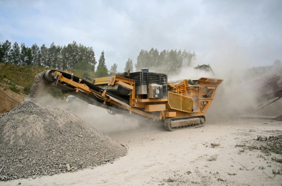 Mobile crushing plant working a quarry face